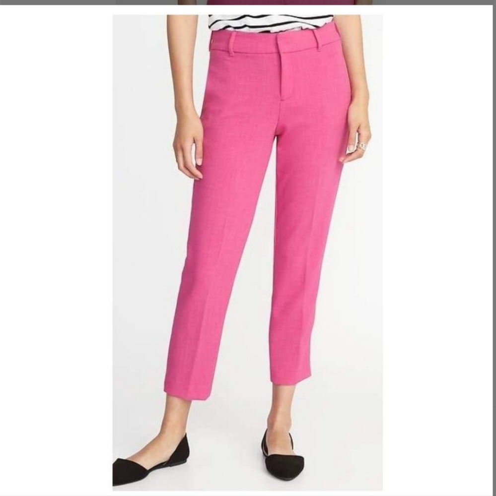 Old Navy Pink Cropped Pixie Pants